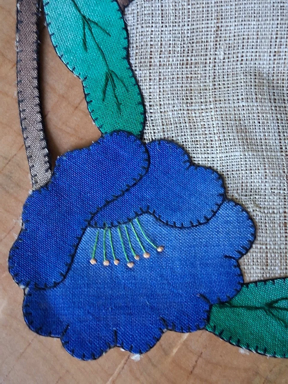 🌸🌼 Floral Appliqué Linen Placemats Set of 4